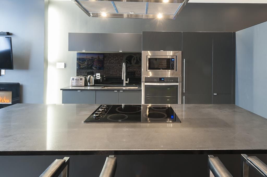 Boutique Lofts Milton Parc By Simplissimmo Apartment Montreal Bagian luar foto